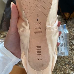 Bloch pointe shoes